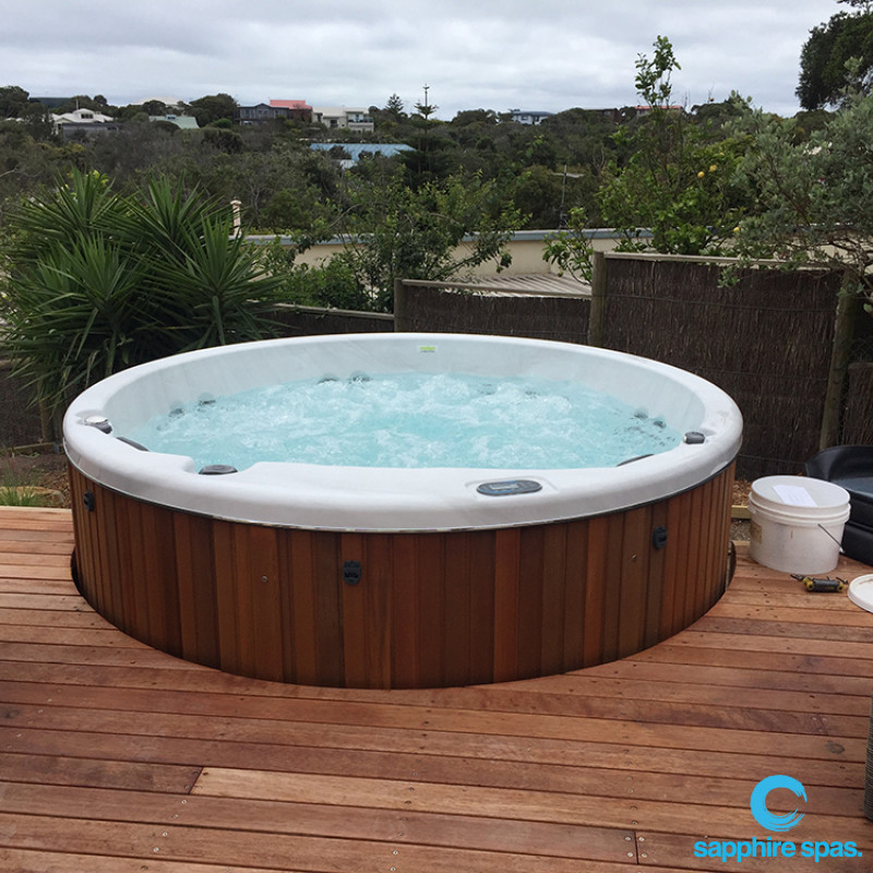 FAMILY myHotTub : best selling round hot tub in the market | Sapphire Spas