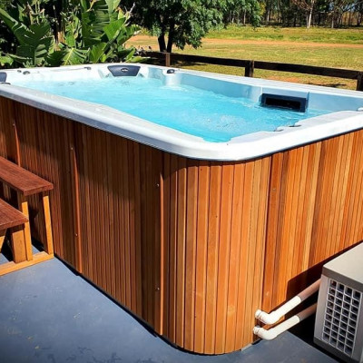 SWIM SPA crane delivery and install TAMWORTH | Sapphire Spas